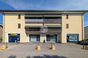 NEGOZIO A MONTICHIARI