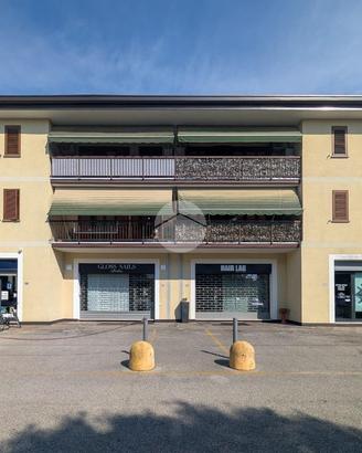 NEGOZIO A MONTICHIARI