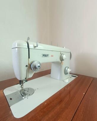 Macchina da cucire PFAFF 260 con mobile n legno