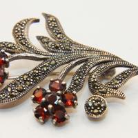 Stupenda spilla anni 30 argento marcasite granati