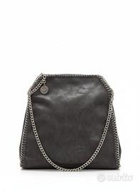 Borsa a spalla nera con catena – eco-pelle, stile 