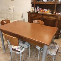 TAVOLO E SEDIE CUCINA