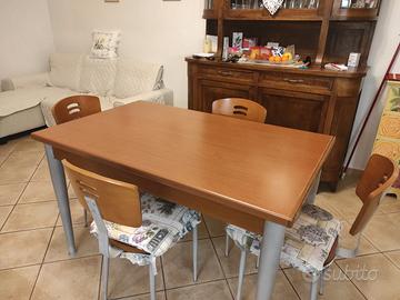 TAVOLO E SEDIE CUCINA