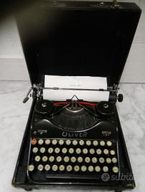 Antica macchina da scrivere 