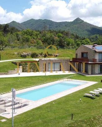 FVREGGELLO VIA DI FANO VILLA DI 180 MQ €1.