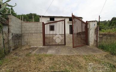 Casa con Terreno a Torano Castello