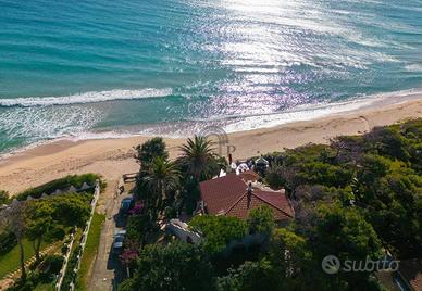Santa Margherita di Pula, splendida villa fronte m