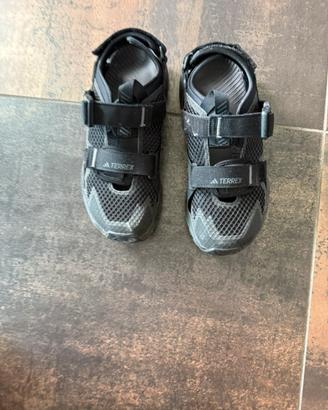 Scarpe Adidas numero 42 Terrex