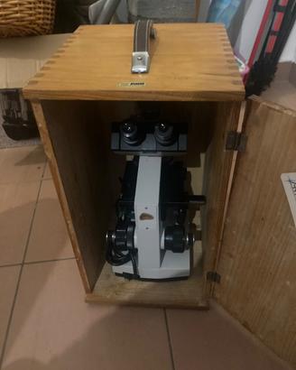 Microscopio collezione in scatola di legno