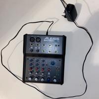 Mixer Alesis MultiMix 4 USB FX