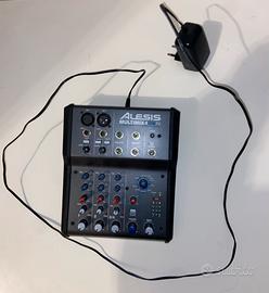 Mixer Alesis MultiMix 4 USB FX