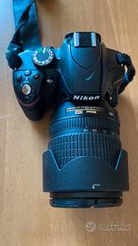 Nikon D3200 con obiettivo 18-105