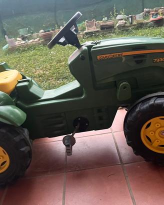 Trattore a pedali per bambini