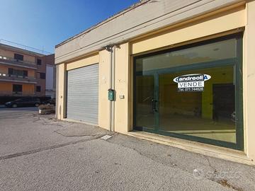Locale commerciale in zona Piscina