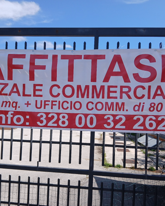Spiazzale piu locale commerciale