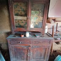 Arredamento vintage in legno da restaurare