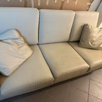 Divano con puf ecopelle