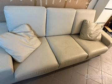 Divano con puf ecopelle