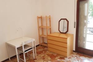 Frattini/lorenteggio: stanza