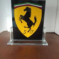 Trofeo in vetro con logo Ferrari