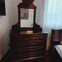 comò con specchiera e due comodini