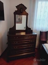 comò con specchiera e due comodini