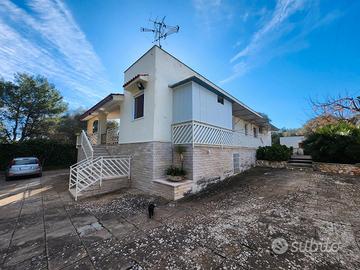 Villa con Garage