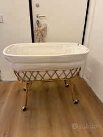 Culla in vimini con rotelle
