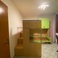 Camera da letto completa ideale per ragazzi/e