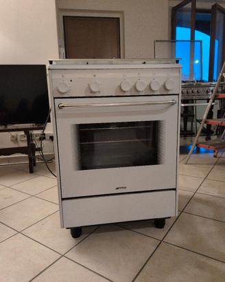 Cucina Smeg a gas 4 fuochi forno elettrico