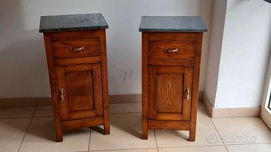 comodini di castagno vecchi