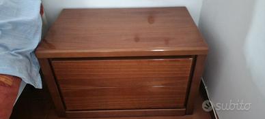comodino in legno ciliegio