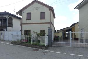 Pezzana(VC)libera casa indip. abitab mq 110 com