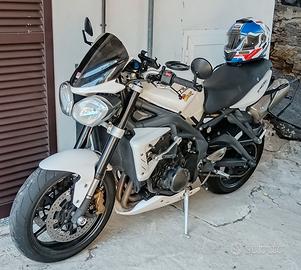 TRIUMPH STREET TRIPLE R 675