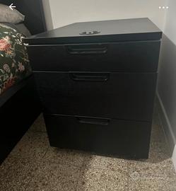 cassettiera nera con serratura