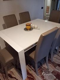 tavolo allungabile e credenza 300 euro