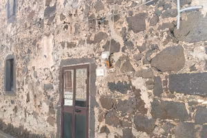 Casa in pietra, su due piani, a 25 km dal mare