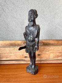 Scultura africana vintage cacciatore legno scuro