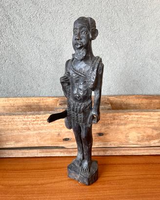 Scultura africana vintage cacciatore legno scuro