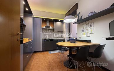 Appartamento su due livelli a Monza, zona Libertà