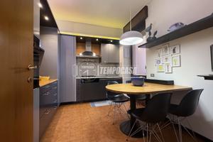 Appartamento su due livelli a Monza, zona Libertà