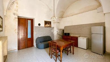 CASA SEMINDIPENDENTE A UGENTO