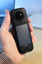 Insta360 X5 con accessori