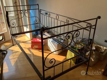 Letto in ferro a pozzetto singolo e matrimoniale
