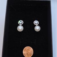 Orecchino delicato di perla da Sposa