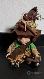 Bambola in porcellana folletto del bosco