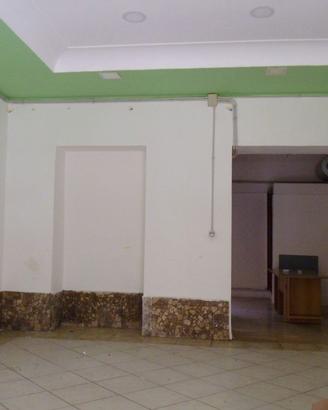 Negozio in via amendola ad afragola