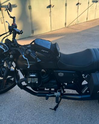 Moto Guzzi v7 stone