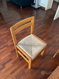 Tavolo in legno con 4 sedie