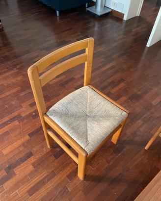 Tavolo in legno con 4 sedie